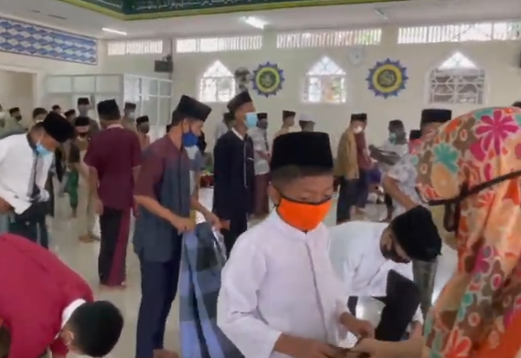 BAGI SARUNG